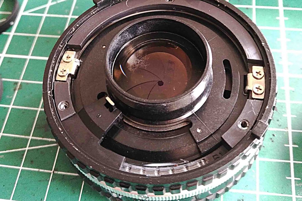 Cleaning of a Nikon 50mm f/1.8 E lens. 50mmE-Fungus back