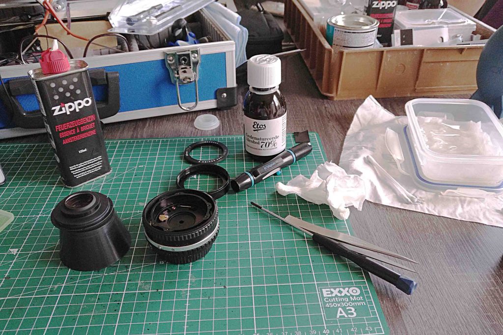Cleaning of a Nikon 50mm f/1.8 E lens. 50mmE-H2O2