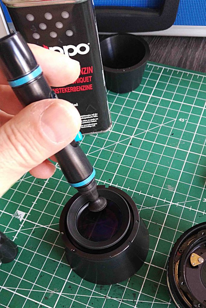 Cleaning of a Nikon 50mm f/1.8 E lens. 50mmE-LensPen